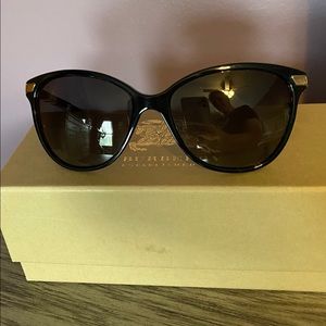 😎 Burberry Polarized Sunglasses
